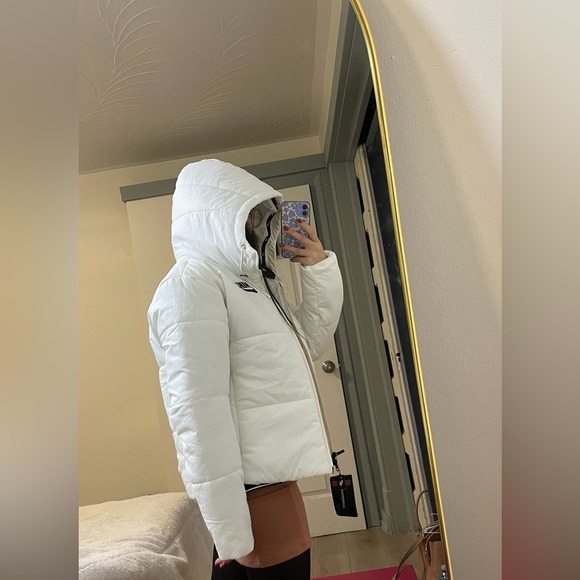 White Nike Puffer Jacket - Picture 4 of 8